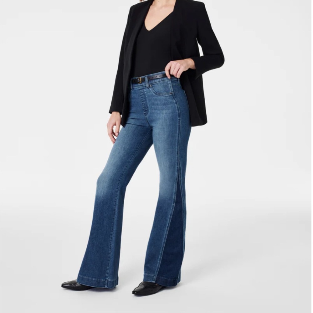 SPANX NWT Flare Jeans, Mixed Wash. Medium.